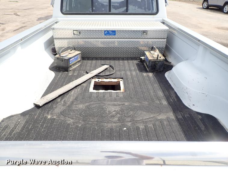 image for item DF1076 1993 Ford F350 Crew Cab pickup truck