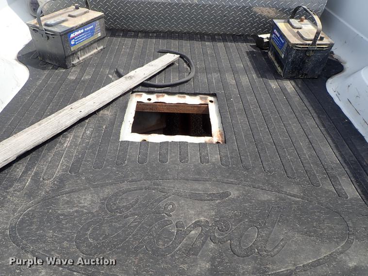 image for item DF1076 1993 Ford F350 Crew Cab pickup truck