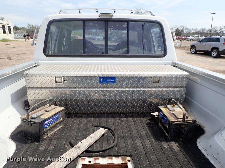 image for item DF1076 1993 Ford F350 Crew Cab pickup truck