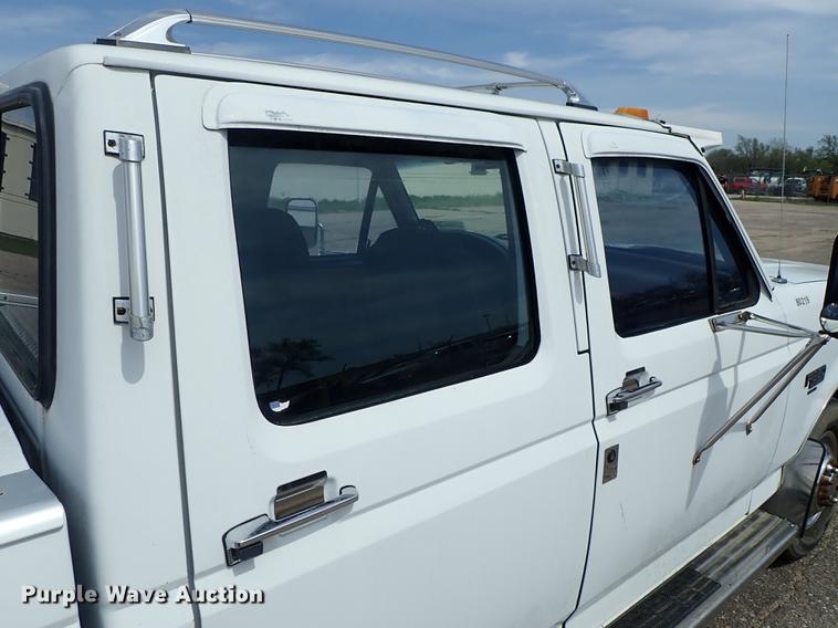 image for item DF1076 1993 Ford F350 Crew Cab pickup truck