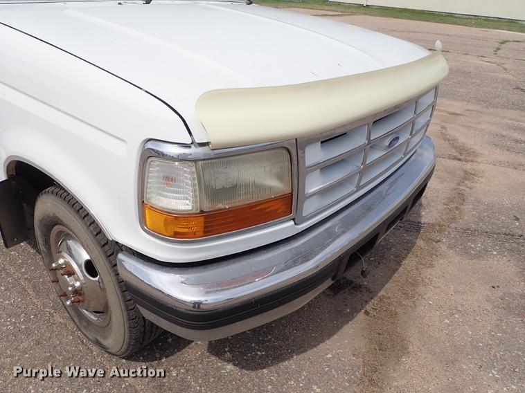 image for item DF1076 1993 Ford F350 Crew Cab pickup truck