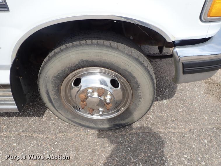 image for item DF1076 1993 Ford F350 Crew Cab pickup truck