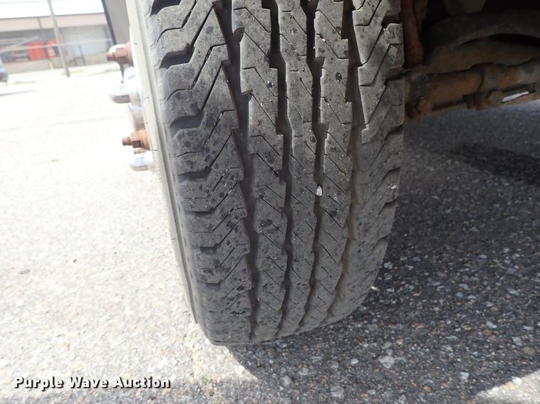 image for item DF1076 1993 Ford F350 Crew Cab pickup truck