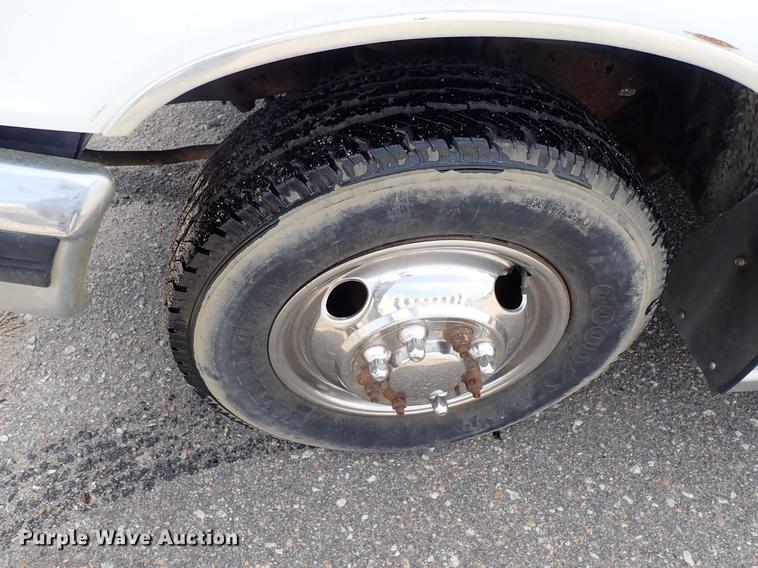 image for item DF1076 1993 Ford F350 Crew Cab pickup truck