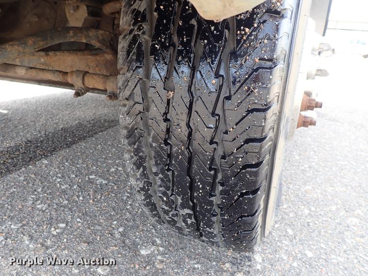 image for item DF1076 1993 Ford F350 Crew Cab pickup truck