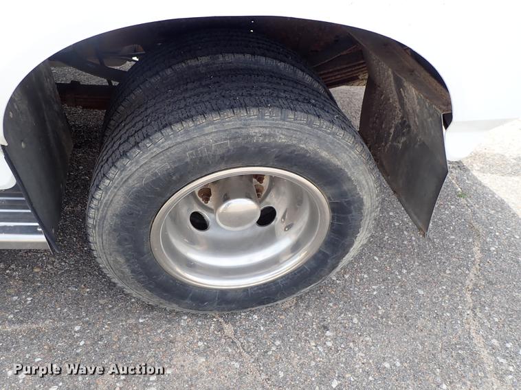 image for item DF1076 1993 Ford F350 Crew Cab pickup truck