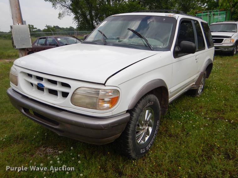 image for item DF1324 1997 Ford Explorer SUV