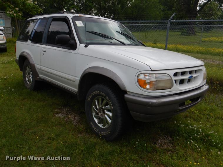 image for item DF1324 1997 Ford Explorer SUV
