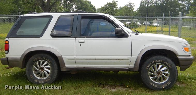 image for item DF1324 1997 Ford Explorer SUV