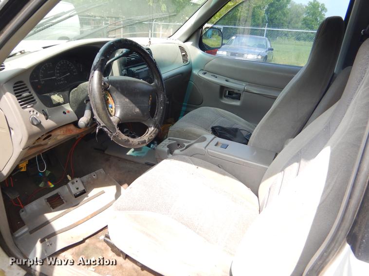 image for item DF1324 1997 Ford Explorer SUV