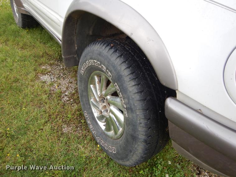 image for item DF1324 1997 Ford Explorer SUV