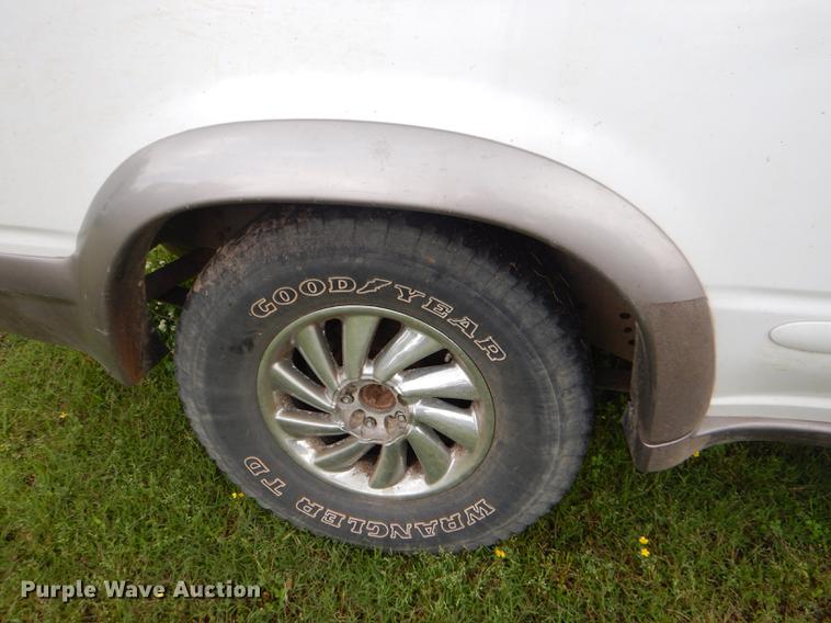 image for item DF1324 1997 Ford Explorer SUV