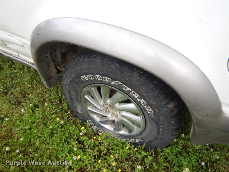 image for item DF1324 1997 Ford Explorer SUV