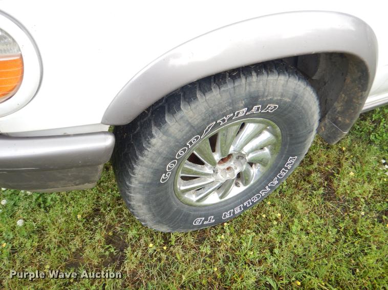 image for item DF1324 1997 Ford Explorer SUV