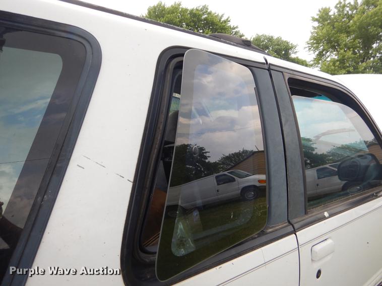 image for item DF1324 1997 Ford Explorer SUV