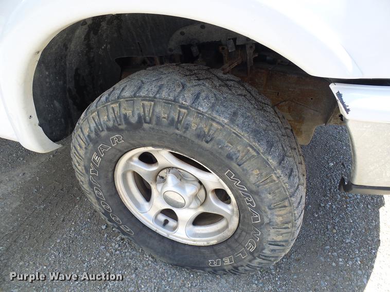 image for item DF7308 1998 Ford F150 SuperCab pickup truck