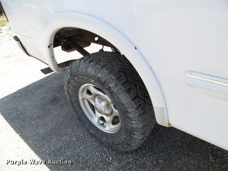 image for item DF7308 1998 Ford F150 SuperCab pickup truck