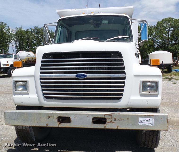 image for item DF7309 1992 Ford L8000 dump truck