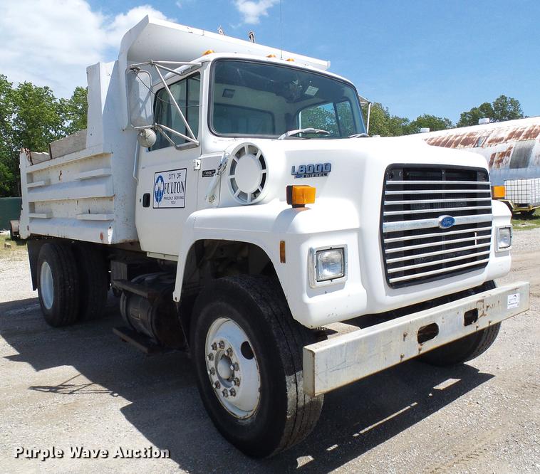 image for item DF7309 1992 Ford L8000 dump truck