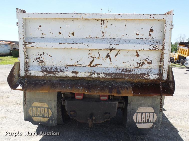 image for item DF7309 1992 Ford L8000 dump truck