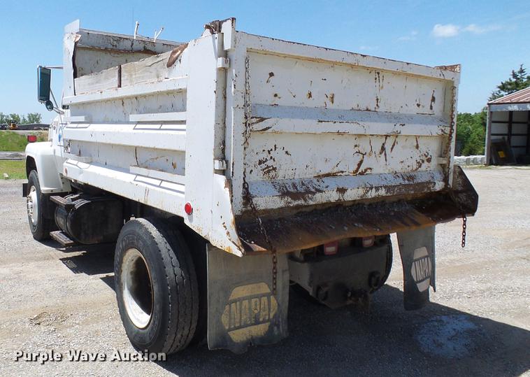 image for item DF7309 1992 Ford L8000 dump truck