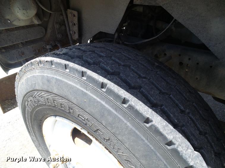 image for item DF7309 1992 Ford L8000 dump truck