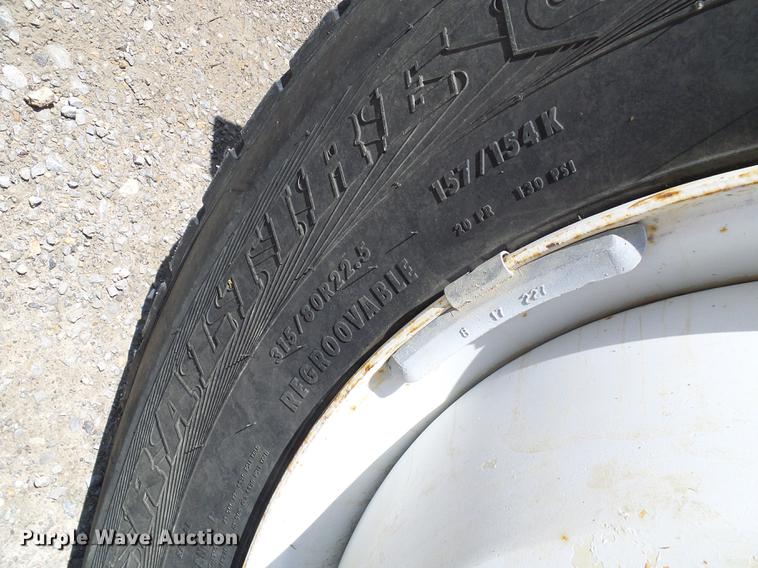 image for item DF7309 1992 Ford L8000 dump truck