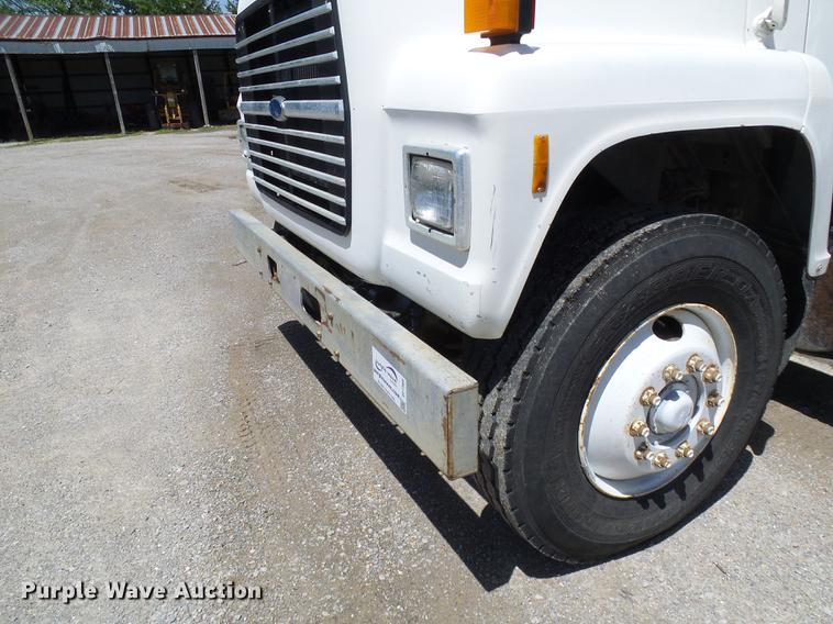image for item DF7309 1992 Ford L8000 dump truck