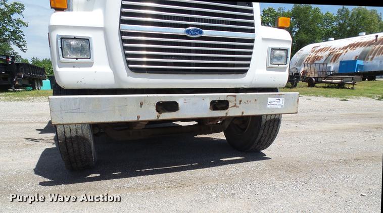 image for item DF7309 1992 Ford L8000 dump truck