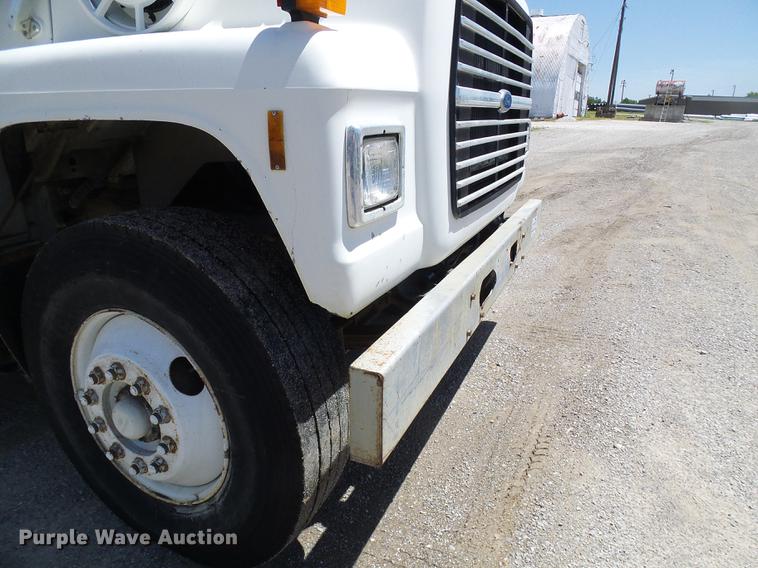 image for item DF7309 1992 Ford L8000 dump truck