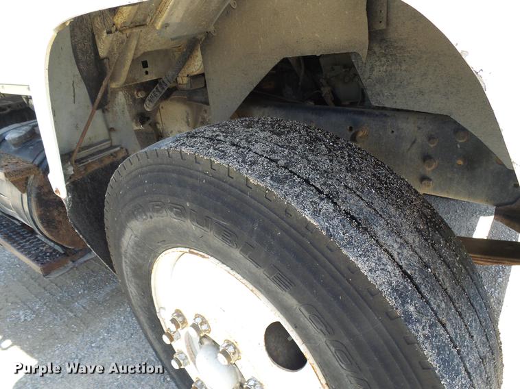 image for item DF7309 1992 Ford L8000 dump truck