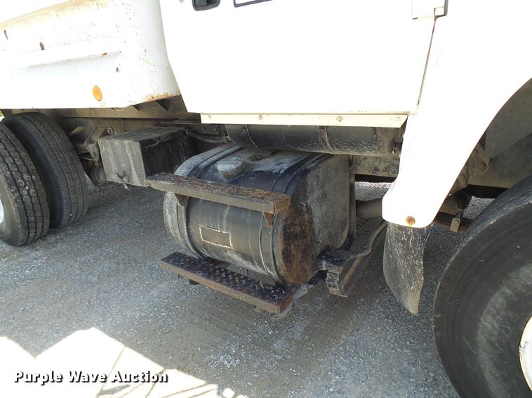 image for item DF7309 1992 Ford L8000 dump truck