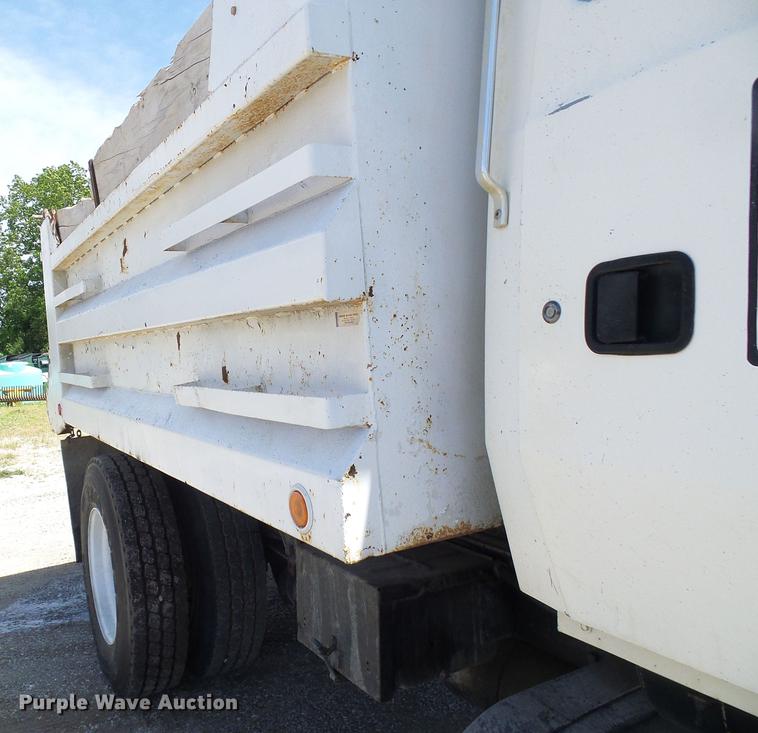 image for item DF7309 1992 Ford L8000 dump truck