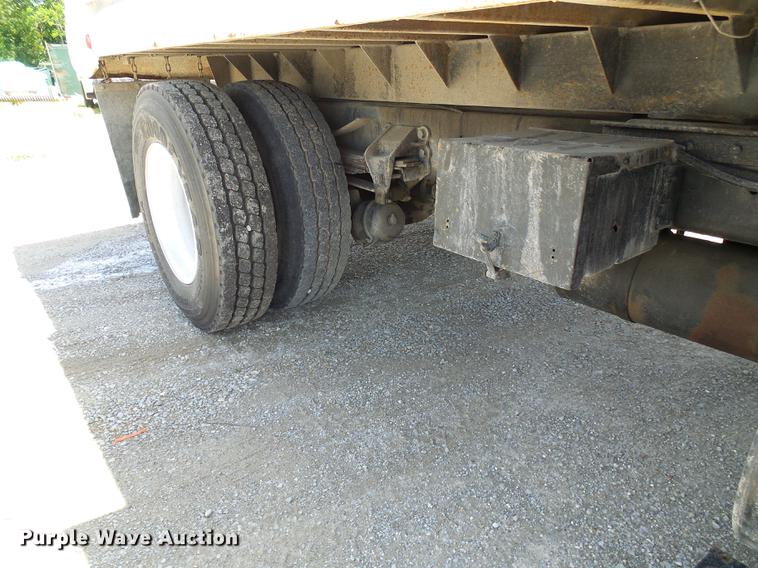 image for item DF7309 1992 Ford L8000 dump truck