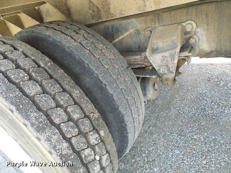 image for item DF7309 1992 Ford L8000 dump truck