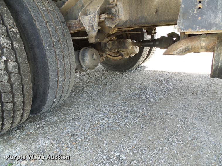 image for item DF7309 1992 Ford L8000 dump truck