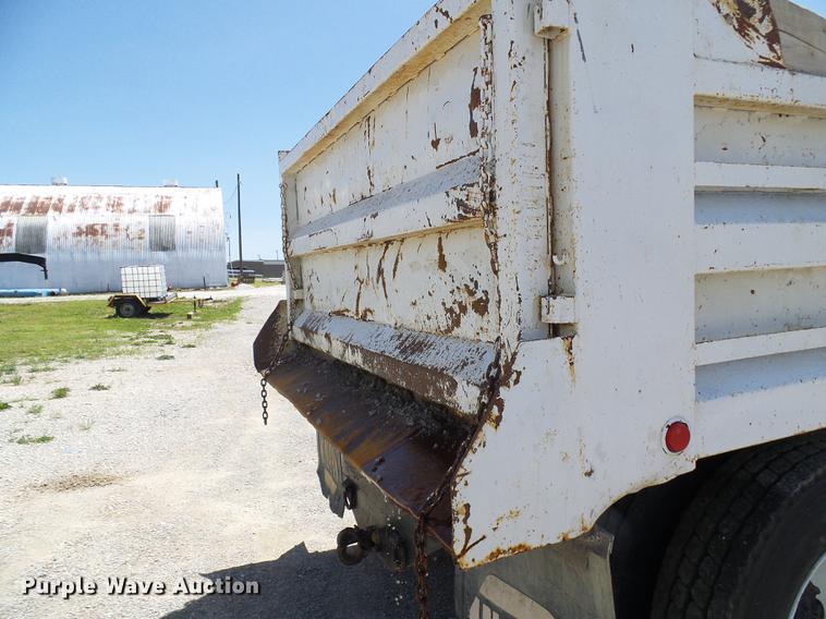 image for item DF7309 1992 Ford L8000 dump truck