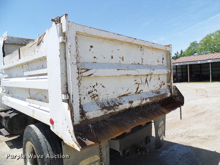 image for item DF7309 1992 Ford L8000 dump truck