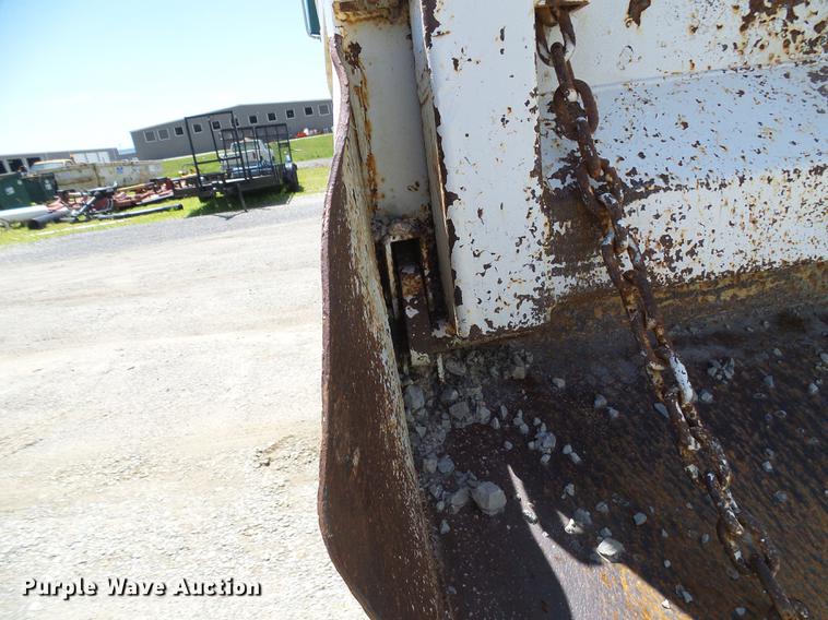 image for item DF7309 1992 Ford L8000 dump truck