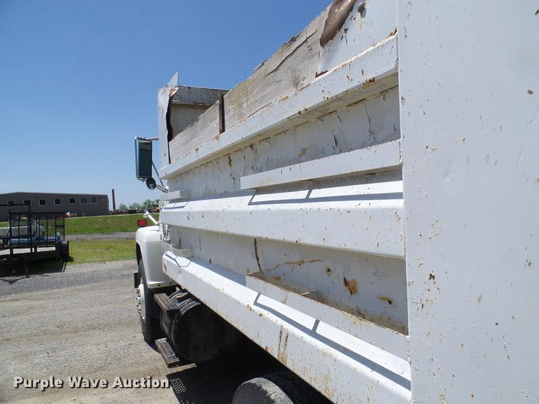 image for item DF7309 1992 Ford L8000 dump truck