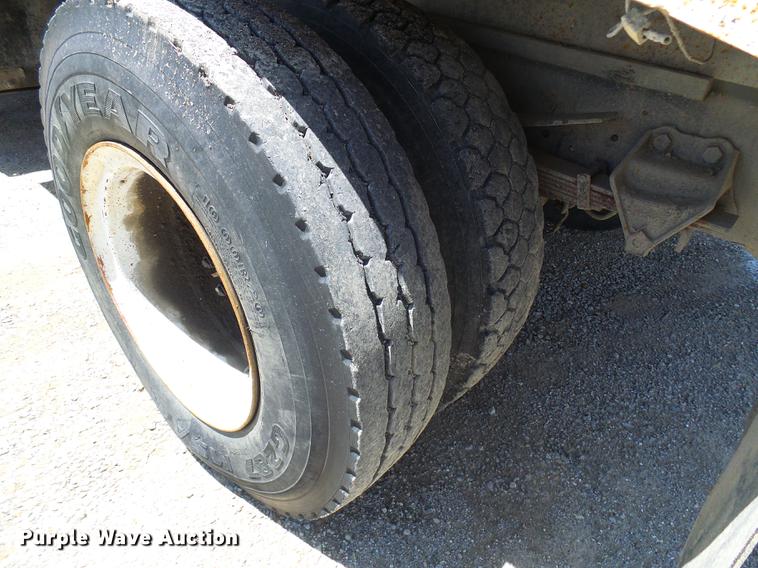 image for item DF7309 1992 Ford L8000 dump truck