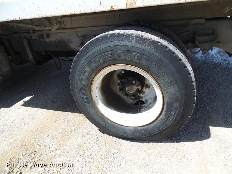 image for item DF7309 1992 Ford L8000 dump truck