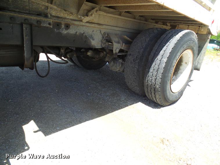 image for item DF7309 1992 Ford L8000 dump truck