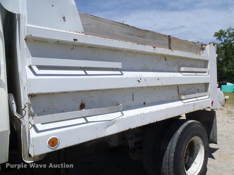 image for item DF7309 1992 Ford L8000 dump truck