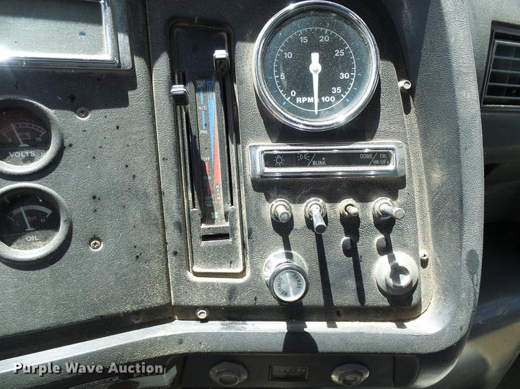 image for item DF7309 1992 Ford L8000 dump truck