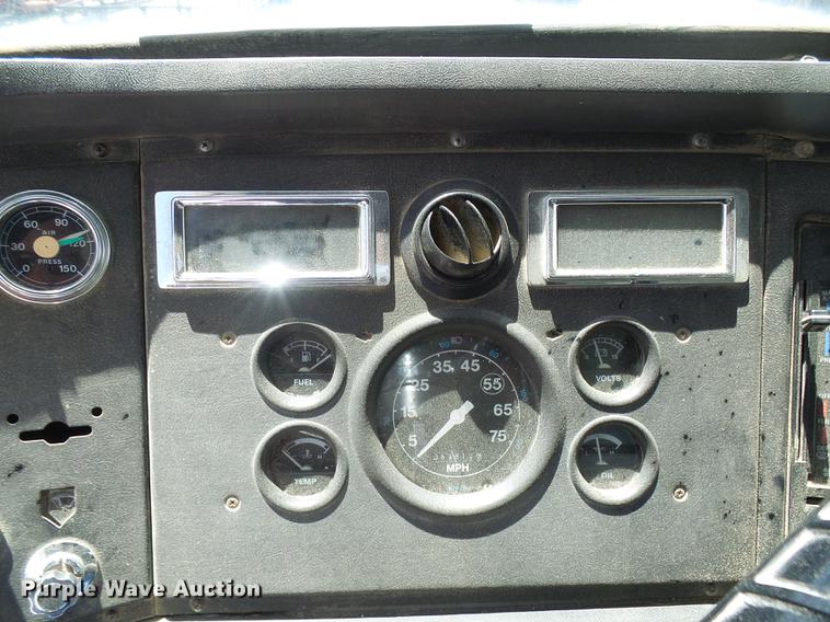 image for item DF7309 1992 Ford L8000 dump truck