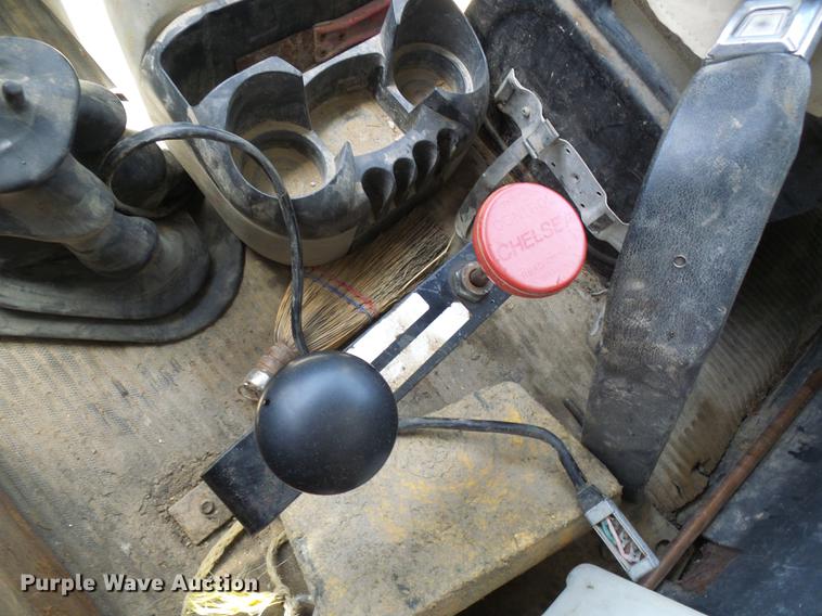 image for item DF7309 1992 Ford L8000 dump truck