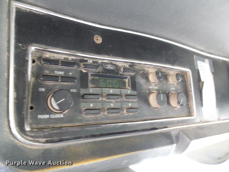 image for item DF7309 1992 Ford L8000 dump truck