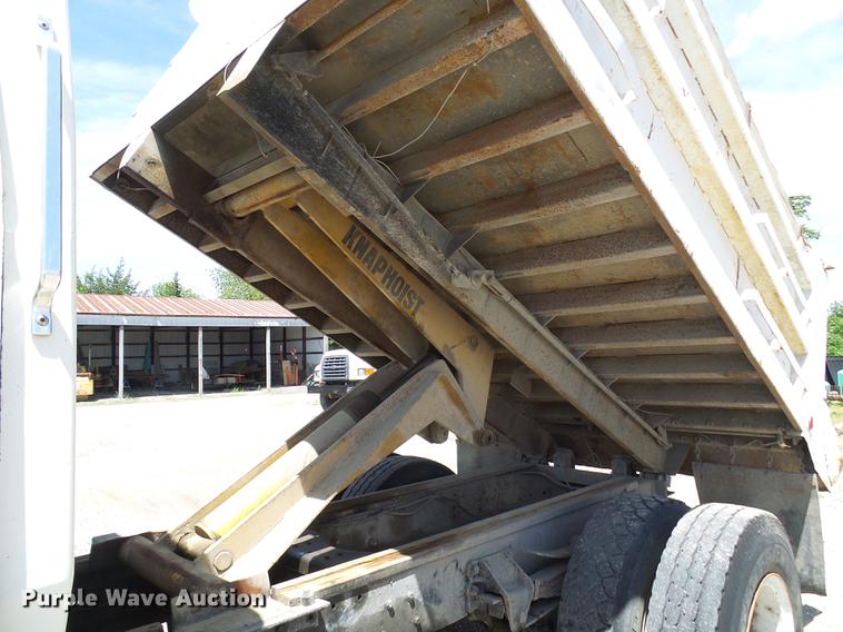 image for item DF7309 1992 Ford L8000 dump truck
