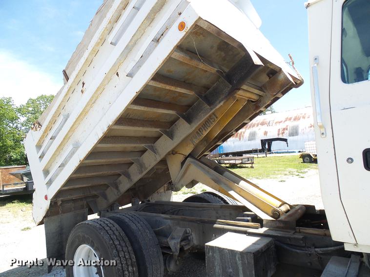 image for item DF7309 1992 Ford L8000 dump truck